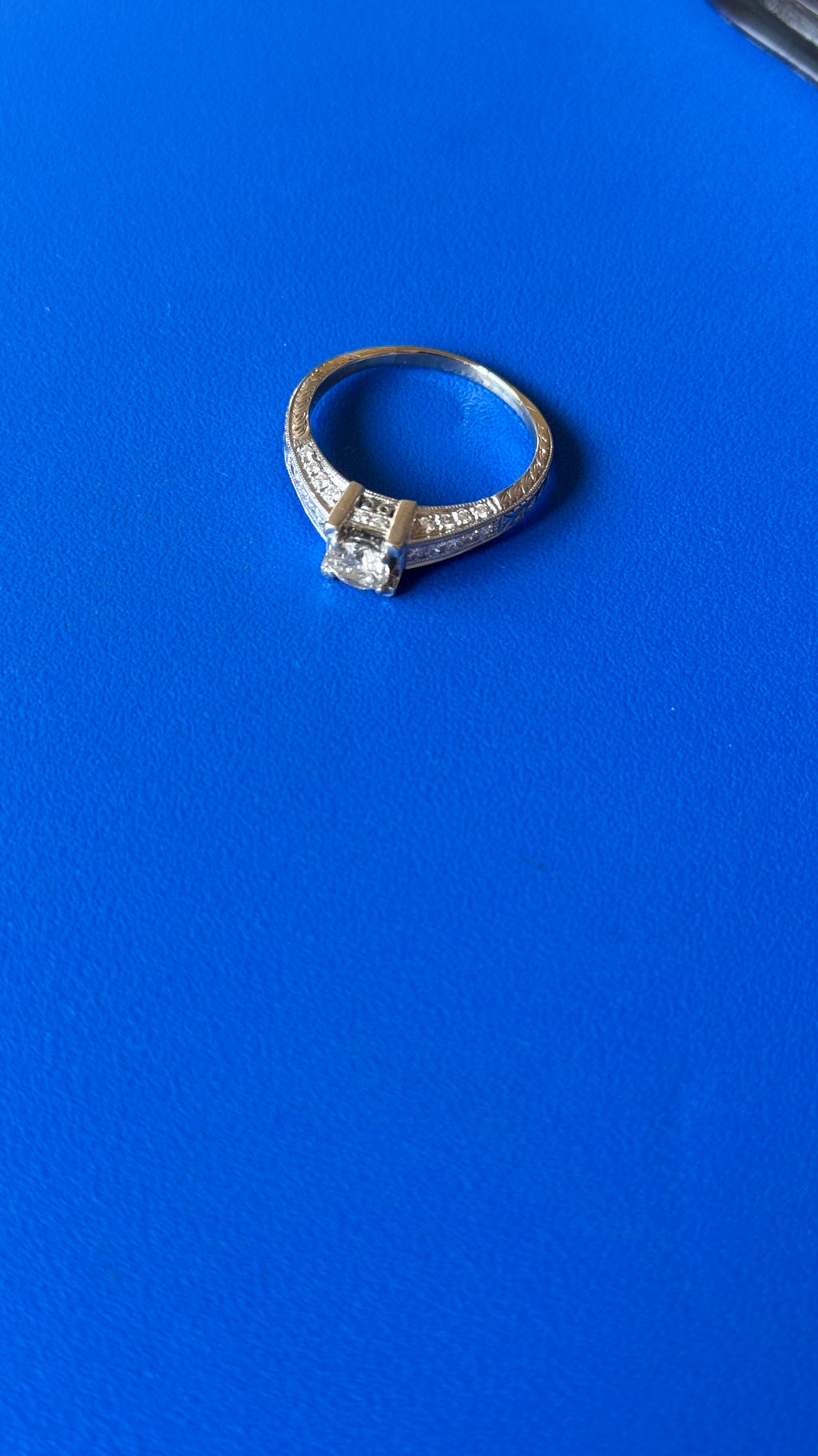 Natural Diamond gold ring Engagement 18ct white gold ring used size R